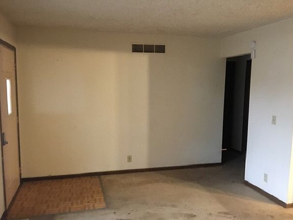 4th image of 119 W Dawes Ave