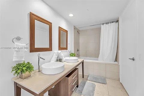 4th image of 485 Brickell Ave APT 2505