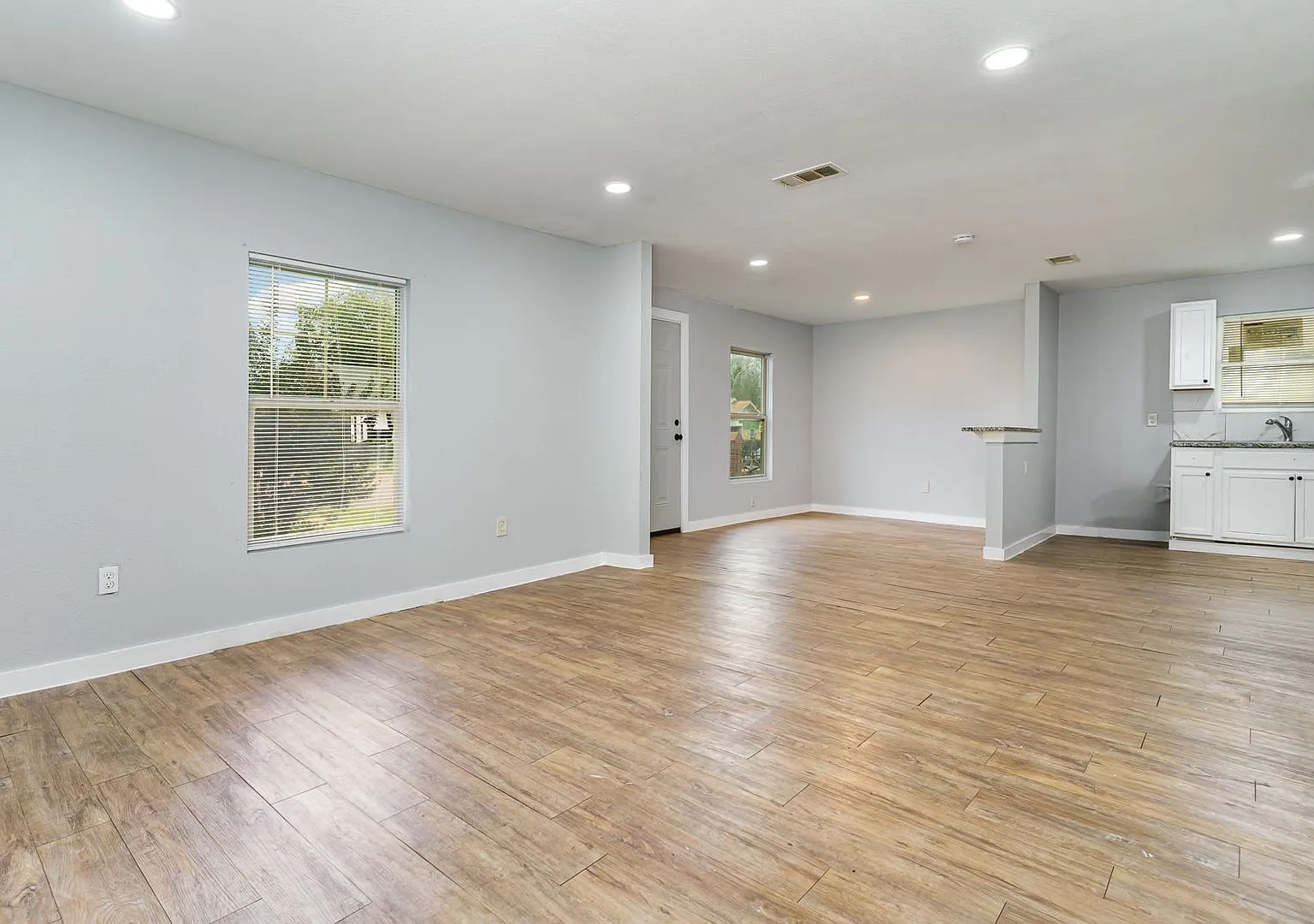 Affordable 4BD/2BR single-family house! — Photo 2