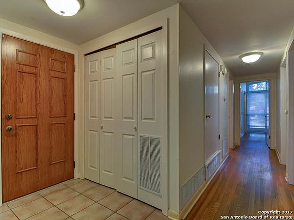 4th image of 414 Laramie Dr