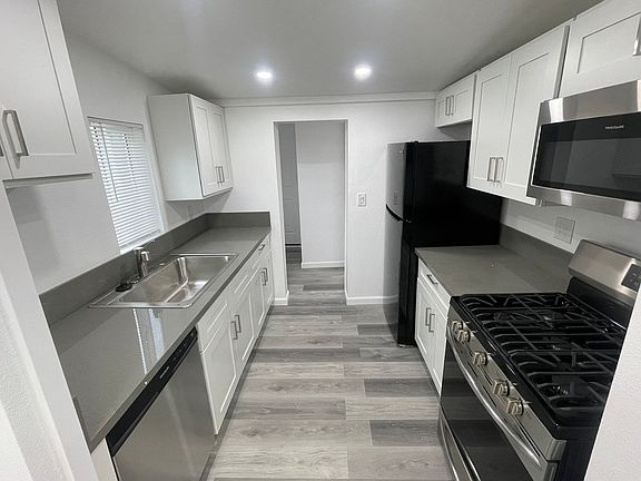 3rd image of 1017 W Grand Ave APT B