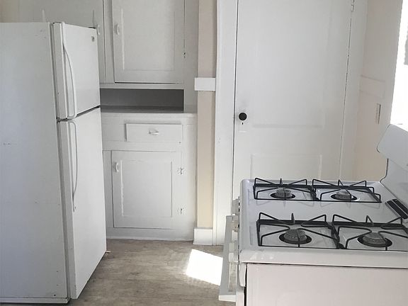 4th image of 829 S 27th St #3