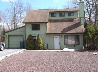 685 Country Place Dr, Tobyhanna, PA