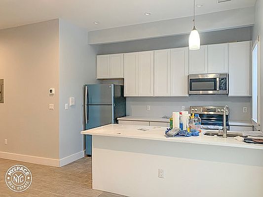 3rd image of 264 Bleecker St #3