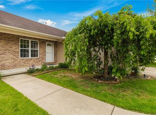 950 Briarwood Ct, Charleston, IL