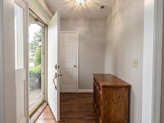 3rd image of 1551 Brentwood Pointe