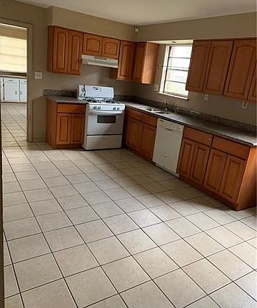 3rd image of 1330 Avenue A