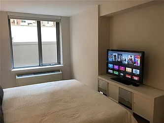 Rented by R New York