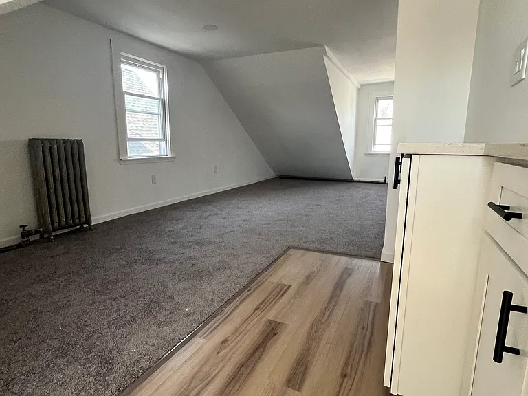 Laurel Ave — Photo 4