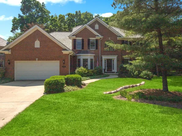 596 Crosswind Ln, Lindenhurst, IL 60046