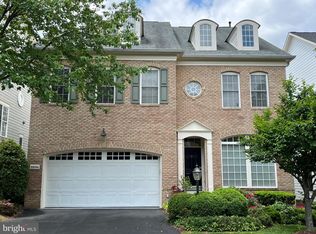 8894 Olive Mae Cir, Fairfax, VA 22031