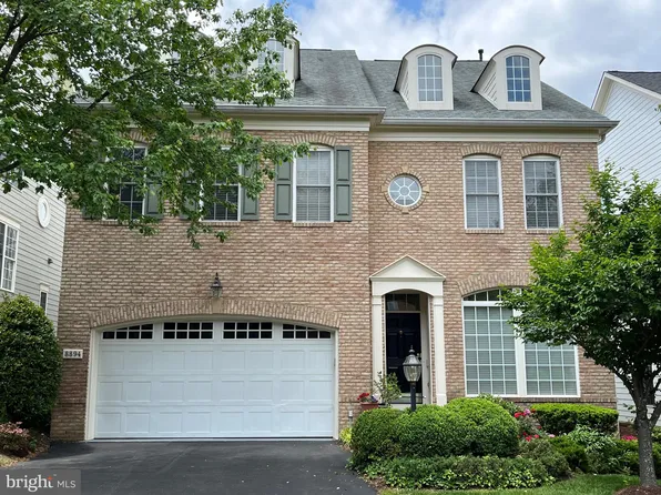 8894 Olive Mae Cir, Fairfax, VA 22031