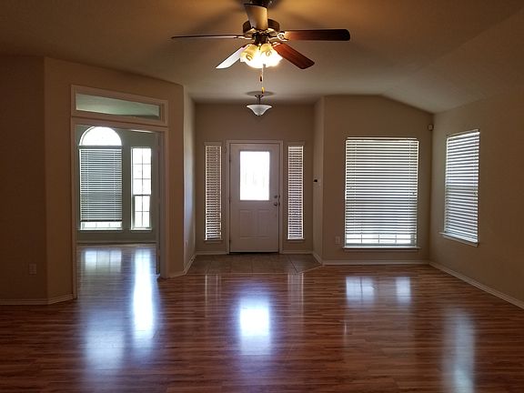 3rd image of 611 Hailie Dr