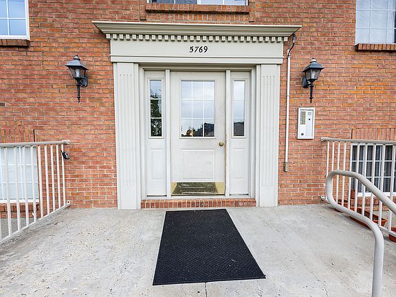 3rd image of 5769 Cheviot Rd APT 2A