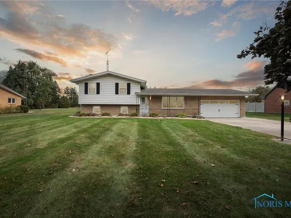 907 Meadowview Ln, Northwood, OH 43619