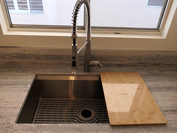 5th image of 1865 Greenfield Ave APT 202