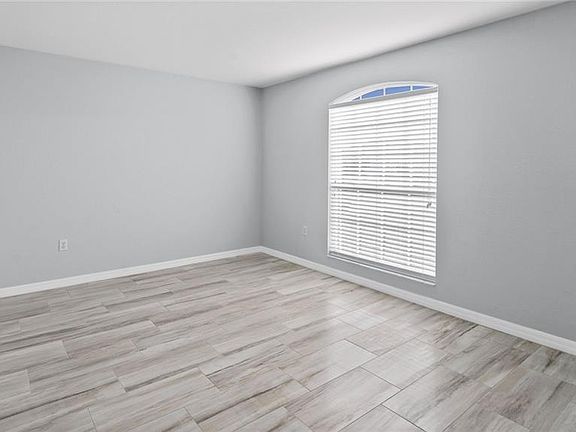 3rd image of 151 Winsor Ave