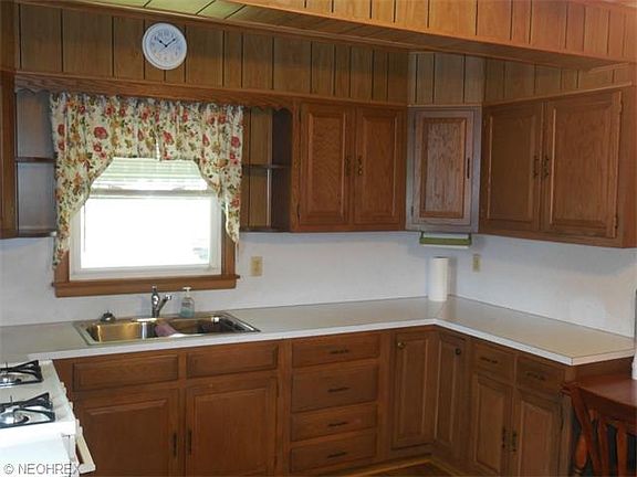 4th image of 1013 Union Ave NW