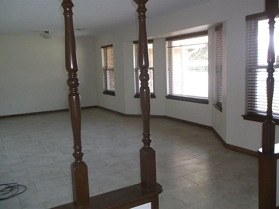 3rd image of 555 Ketch Creek Dr