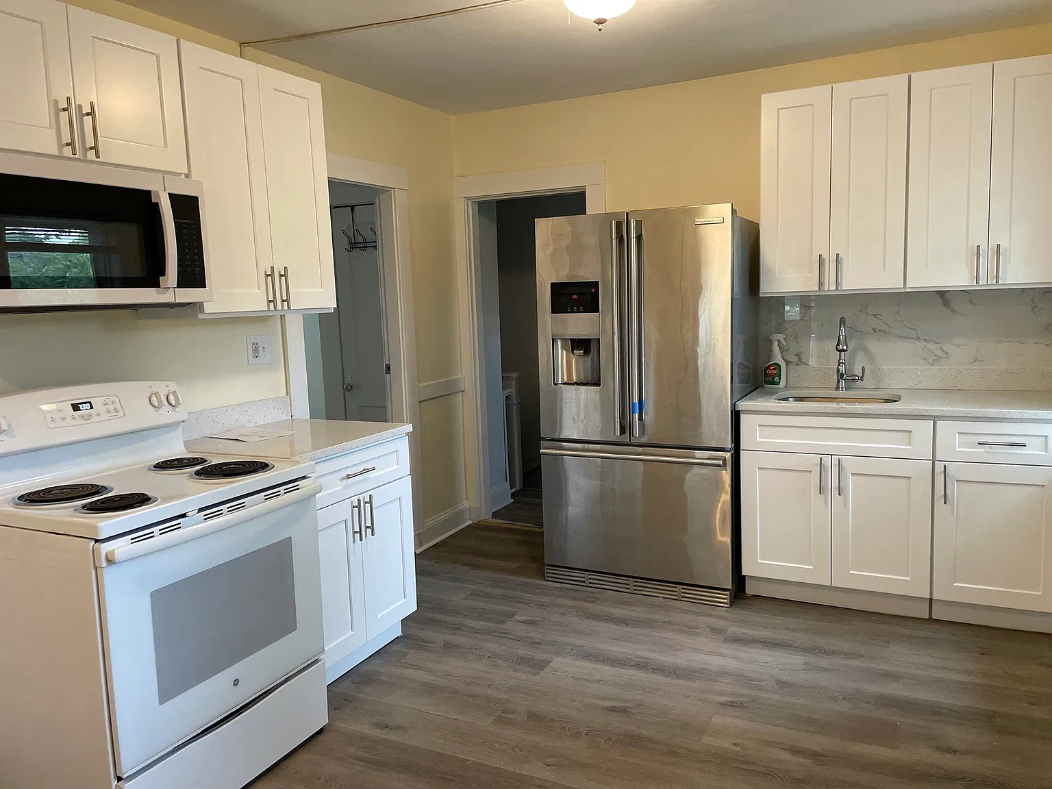 4 bed, 1.0 bath, 1200 sqft, $3,250 — Photo 2