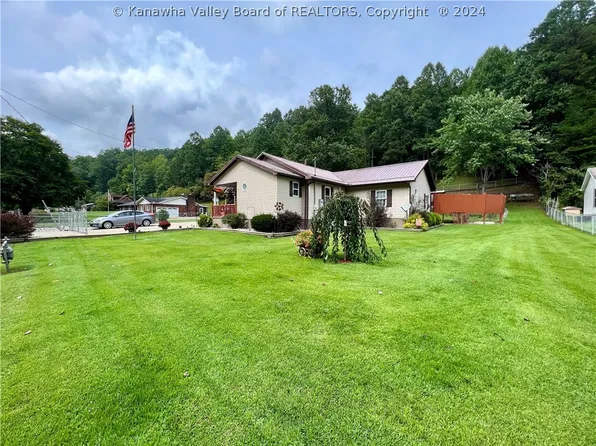 16327 Daniel Boone Pkwy, Peytona, WV 25154