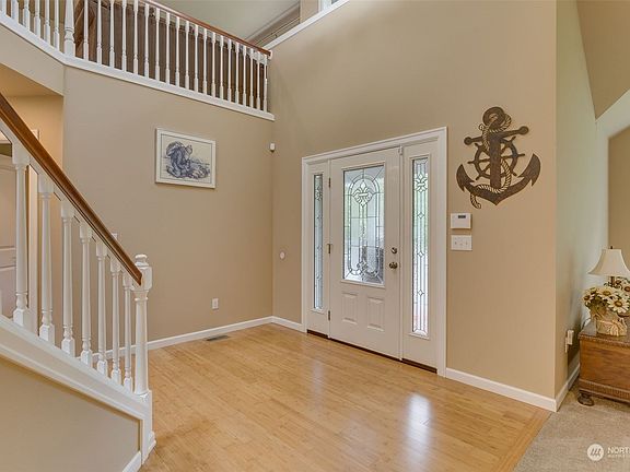 4th image of 10602 Holly Ln