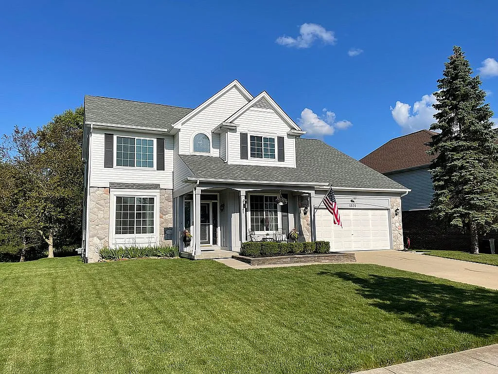 1024 Equestrian Dr photo 1