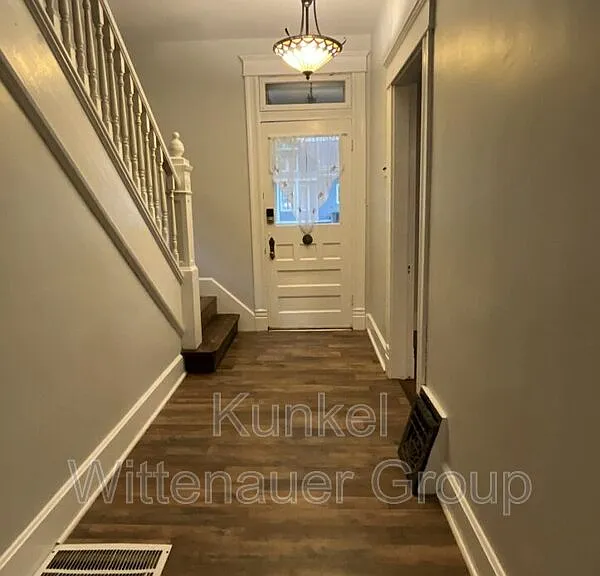 720 E D St — Photo 2
