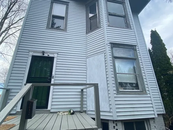 2032 Grove Ave, North Chicago, IL 60064