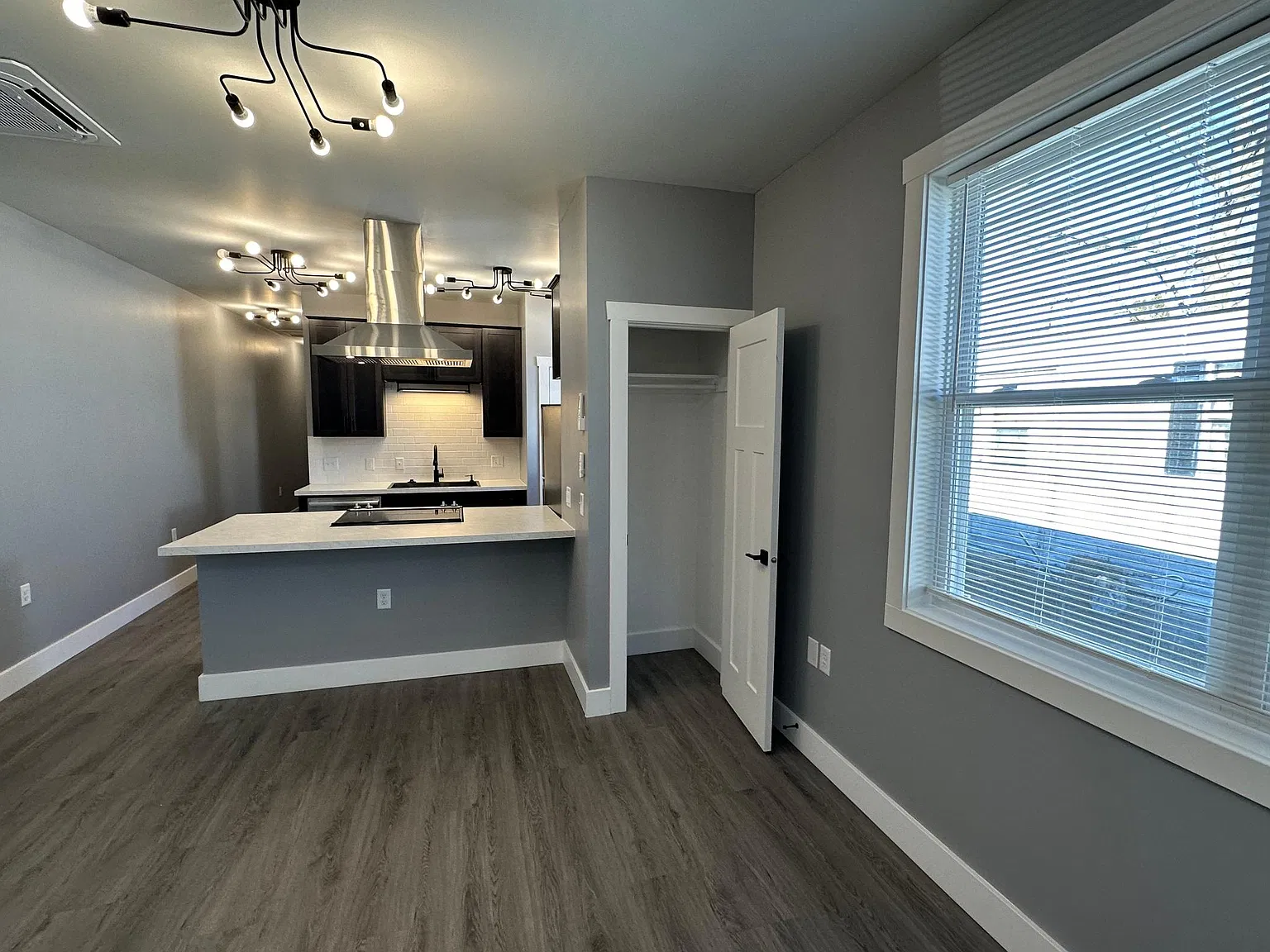 2 bed, 900 sqft, $1,400 — Photo 2