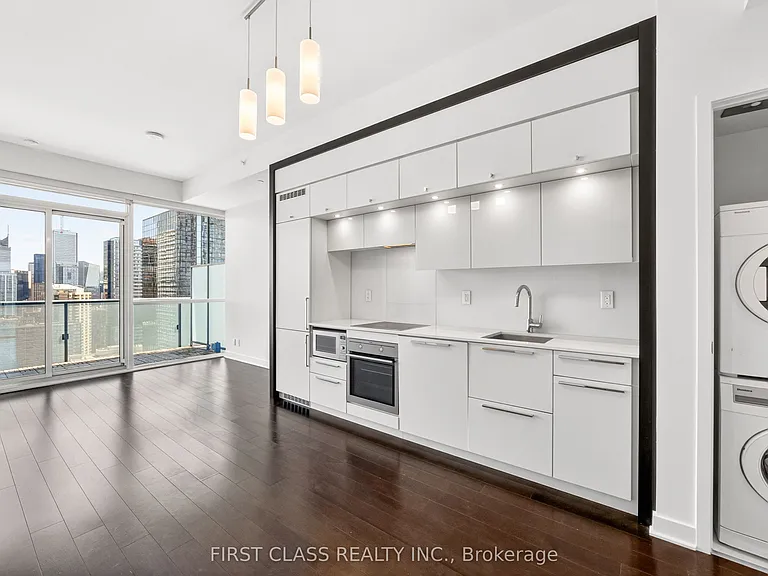 15 Grenville St #2902 — Photo 6