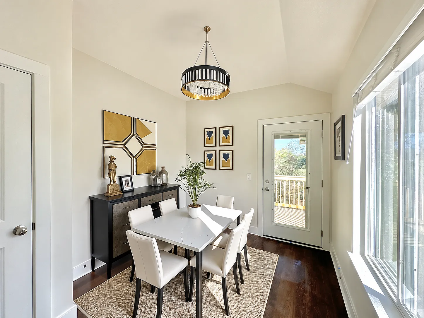 2 bed, 824 sqft, $1,650 — Photo 2