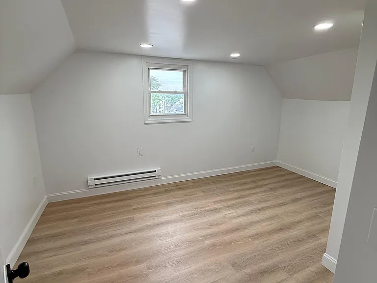 552 E 25th St #5 — Photo 6