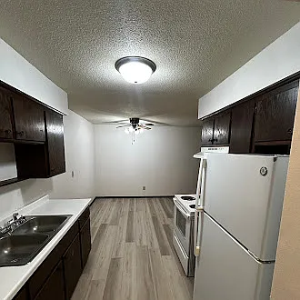 Hazelwood Apartments — Photo 10