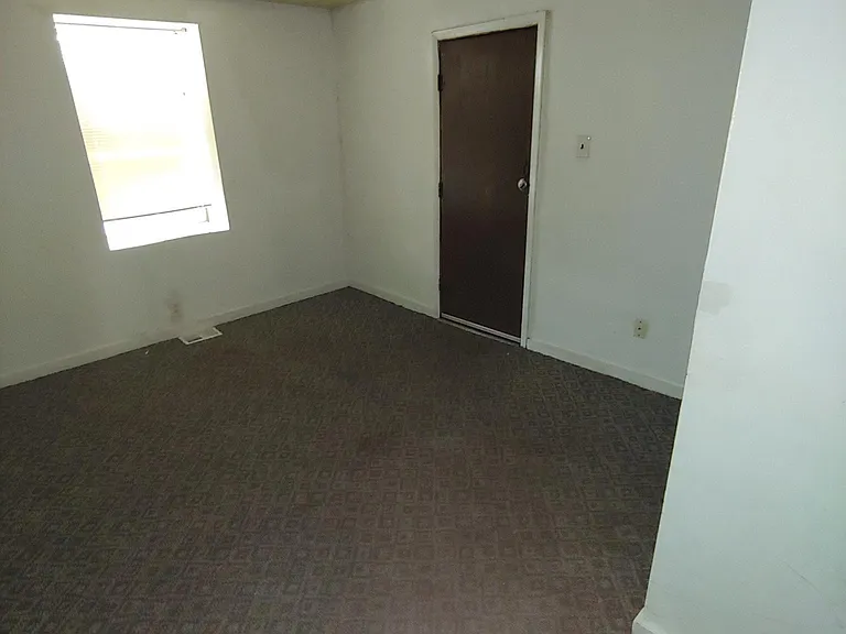 2132 John Ave — Photo 9