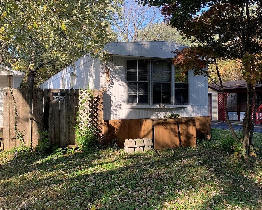2nd image of 216 Ellen Ln