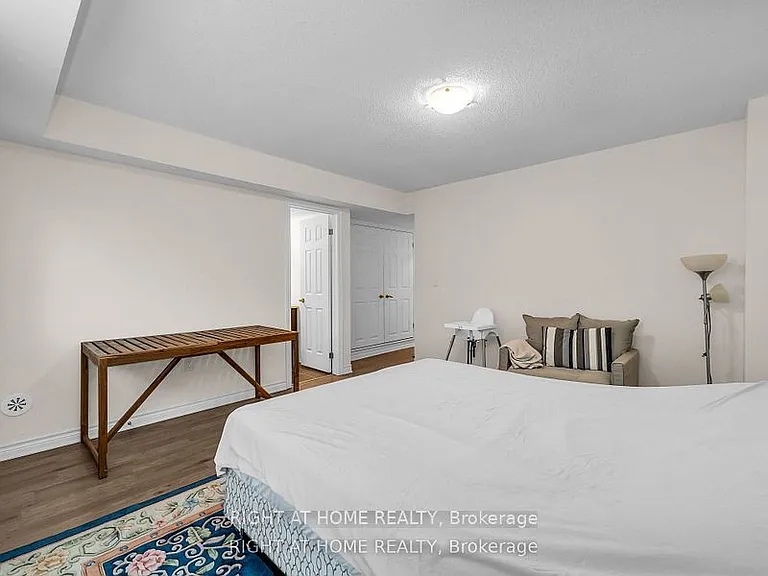 22 Coneflower Cres — Photo 16