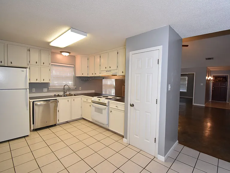 1172 Christpher Ln — Photo 9