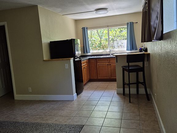 4th image of 1209 NE 21st Ave