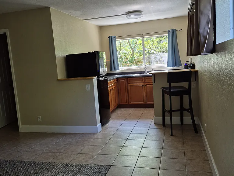 1209 NE 21st Ave — Photo 4