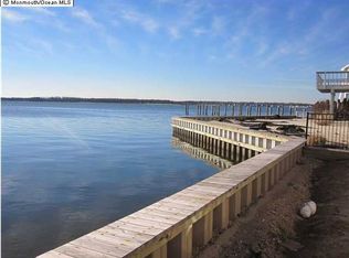 7 Lagoon Dr E, Toms River, NJ