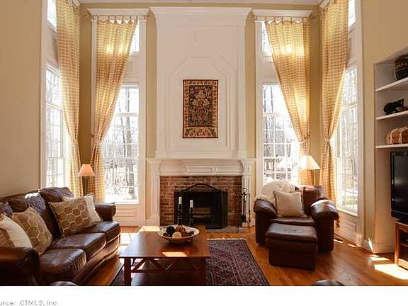 3rd image of 217 Kingswood Dr