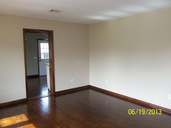 5th image of 220 Walnut Dr