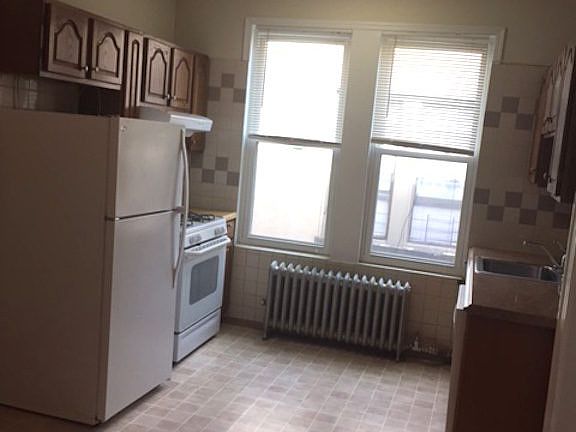 2nd image of 2417 41st St #3F