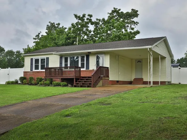 301 Belair Dr, Greenfield, TN 38230
