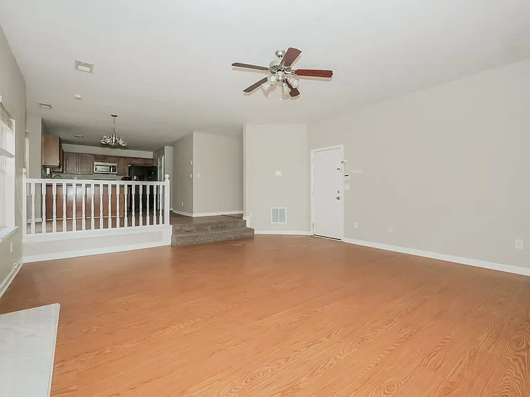 112 Garrison Ln — Photo 6
