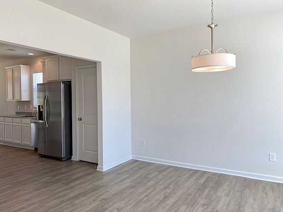 4th image of 712 Spring Cress Dr