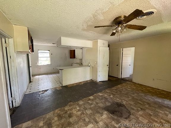 3rd image of 902 E Cherokee Ave