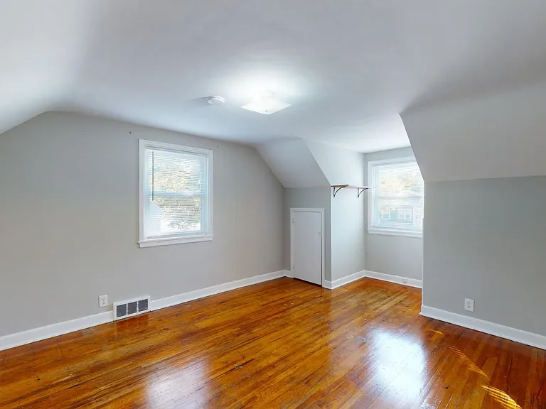 3121 Lincoln Way — Photo 8