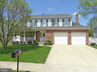 18 Jennifer Ln, Morrisville, PA 19067
